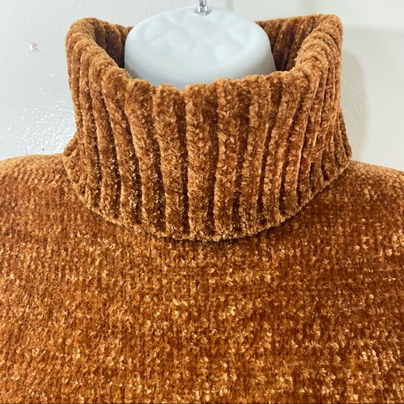 PINK ROSE Gold X-Small Turtleneck Cropped Sweater - Picture 6 of 9